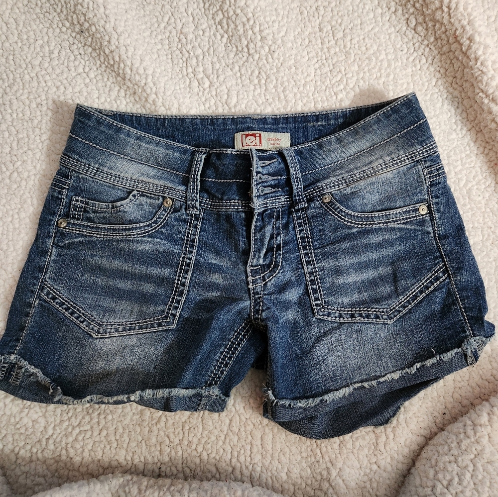 Size 1 Lei shorts